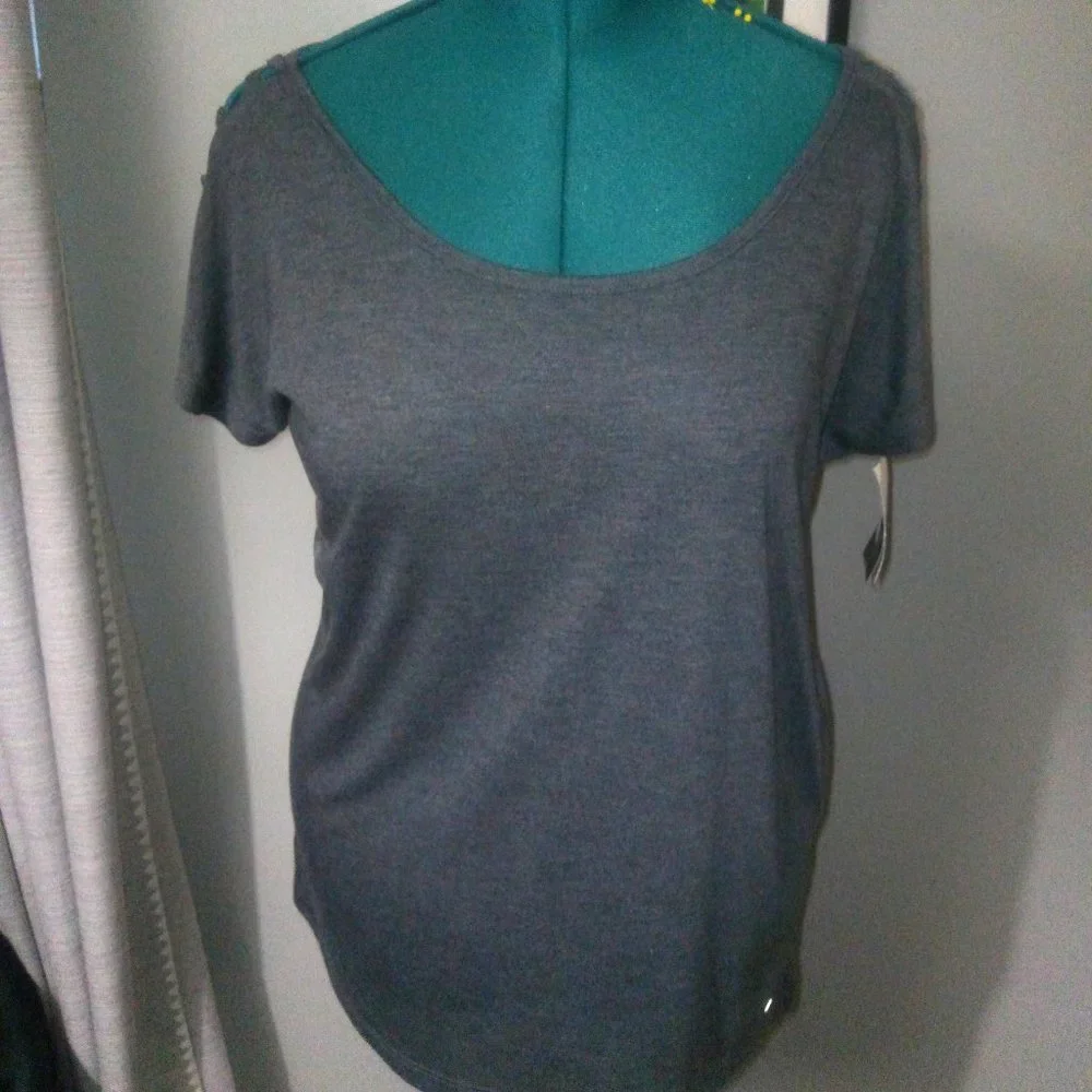 Gap Fit Cut Out Shoulder Cool Dry T-Shirt in Gray Sz M NWT